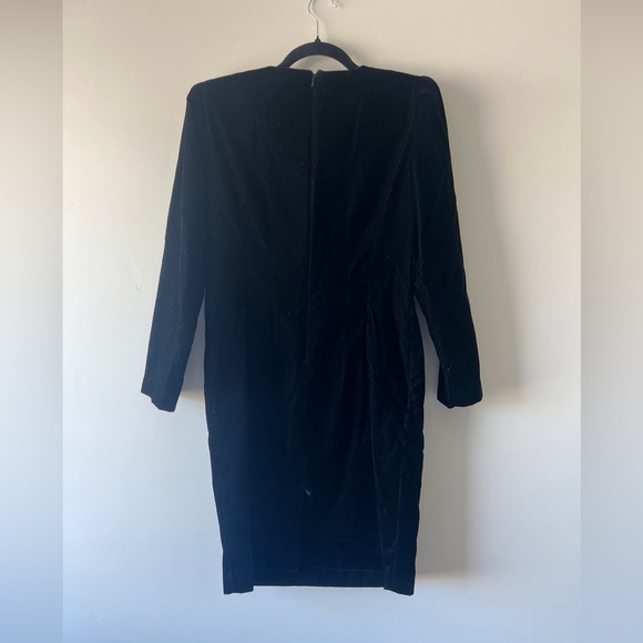 Karin Steven Petites Black Velvet Dress With Back Slit In Size 8 - Picture 7 of 9